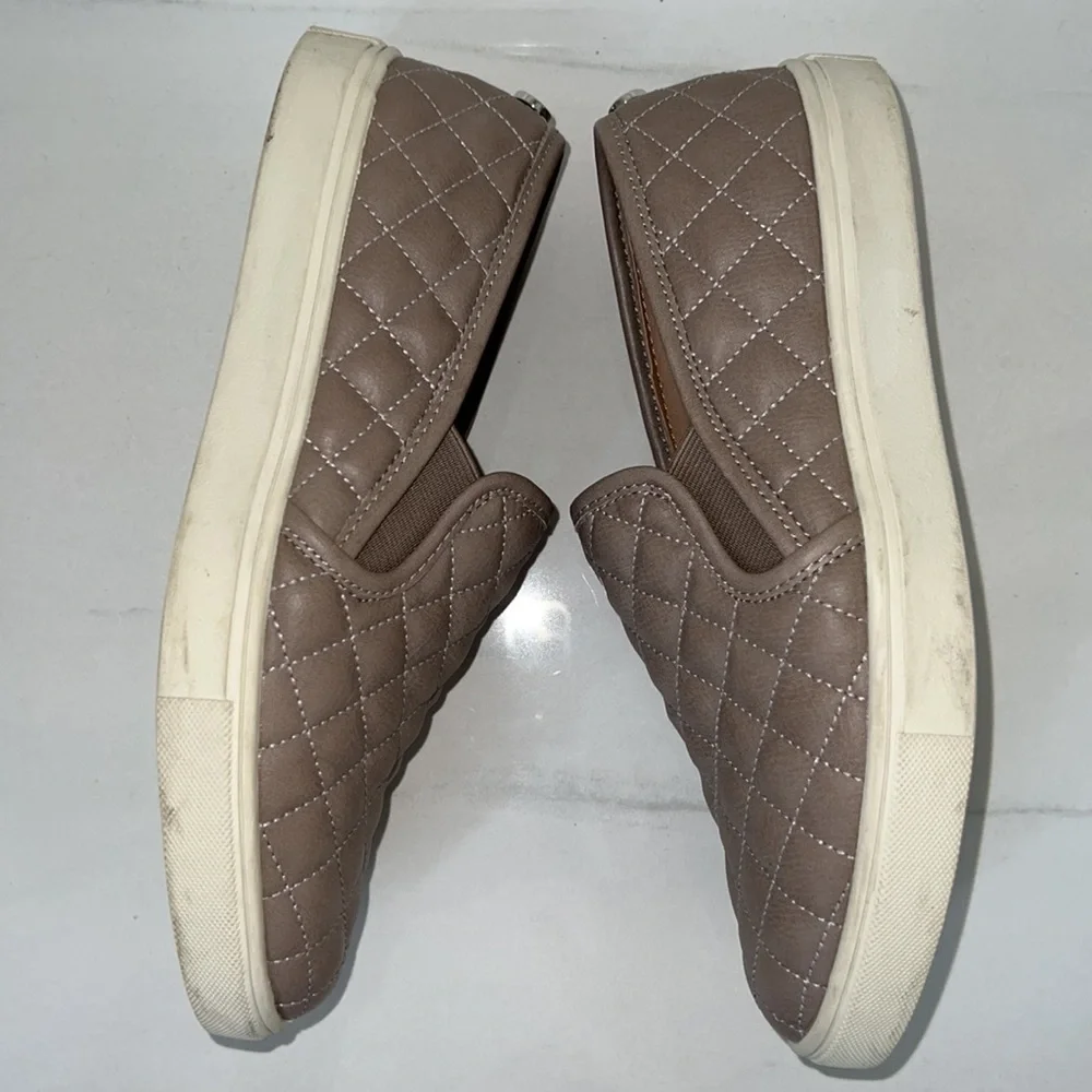 Tan Steve Madden Fashion Slip Ons with Quilted Pattern Size 8.5 - Picture 5 of 6